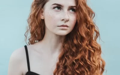 Milano si tinge di rosso: la tendenza capelli da Vogue Parrucchieri