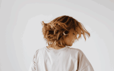 Colori di capelli che ringiovaniscono il viso: i segreti per un look fresco e luminoso